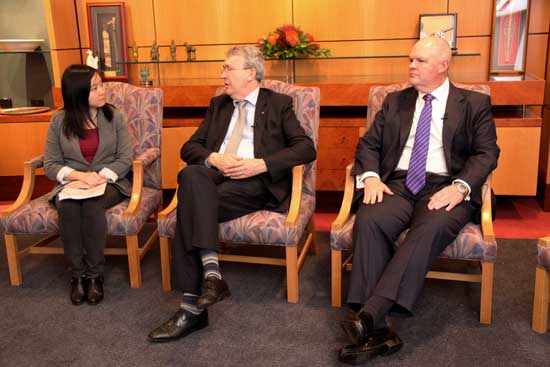 專訪臥龍崗大學校長保羅·威林斯及企業關系主管格雷格·佩登（攝影 賀吉）