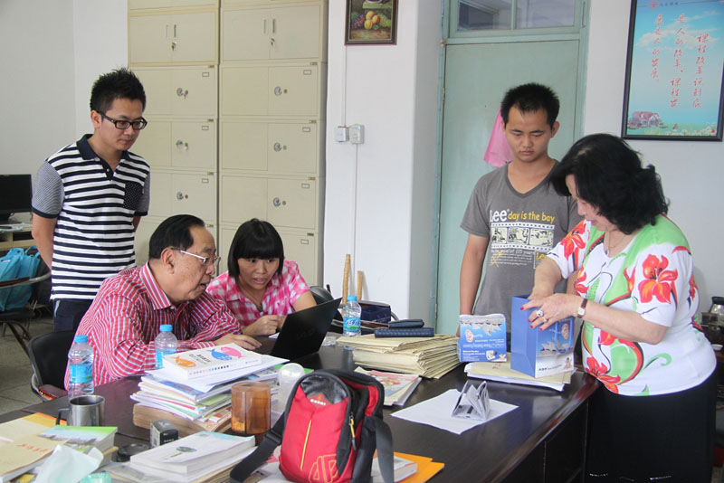 2012年11月，魏基成“天籟列車”駛入福建泉州聾啞學校