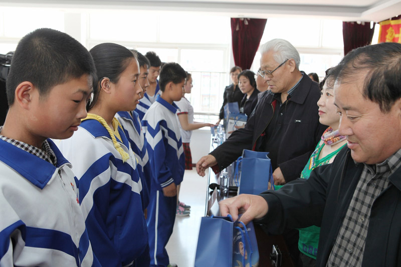 2013年4月，魏基成“天籟列車”駛入遼寧瓦房店