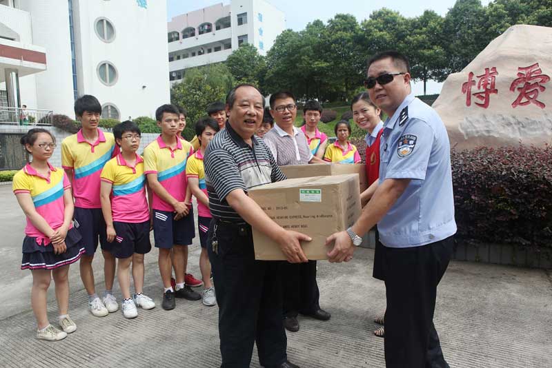 2013年6月，魏基成天籟列車駛入湖南益陽常德