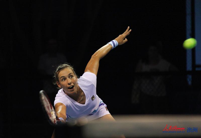 比賽因降雨中斷數小時 鄭潔搭檔止步澳網女雙首輪