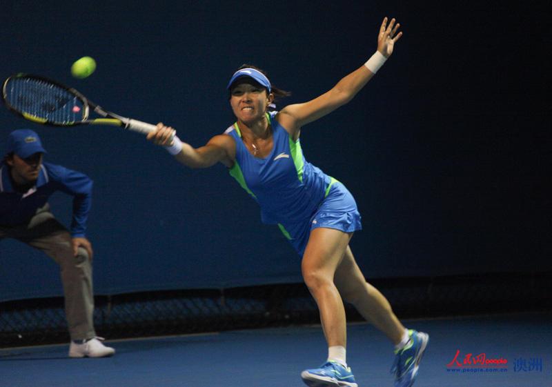 比賽因降雨中斷數小時 鄭潔搭檔止步澳網女雙首輪