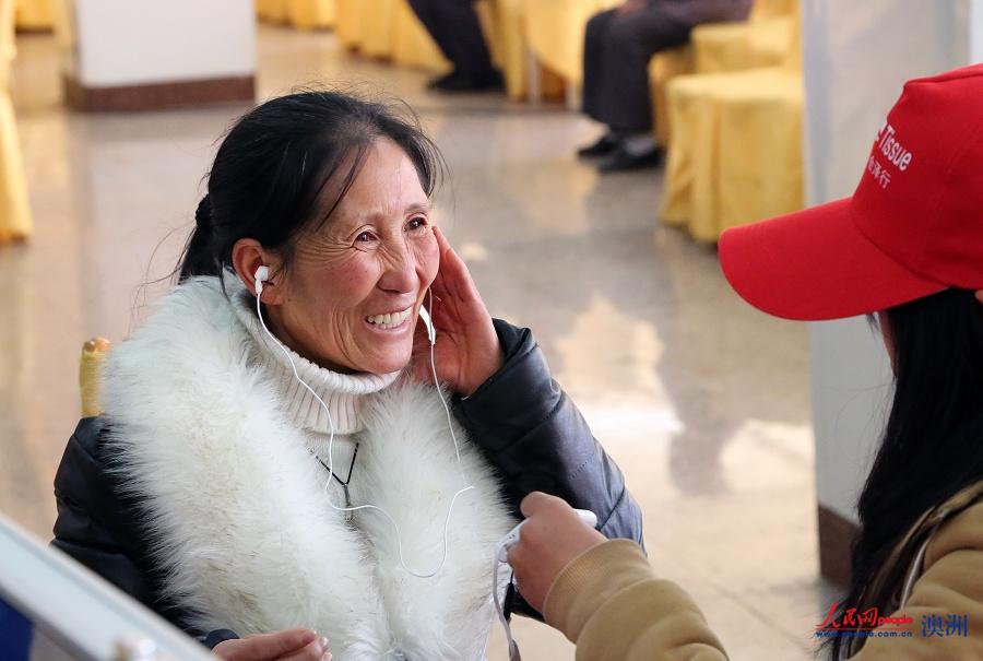 6、澳大利亞魏基成天籟列車于8日前往云南會澤縣舉辦聽障人士義診及助聽器發放活動，共發放助聽器9000余套。（攝影 姜長庚）