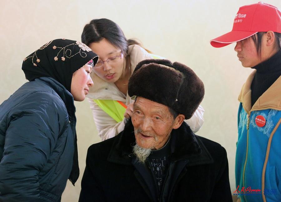 7、澳大利亞魏基成天籟列車于8日前往云南會澤縣舉辦聽障人士義診及助聽器發放活動，共發放助聽器9000余套。（攝影 姜長庚）