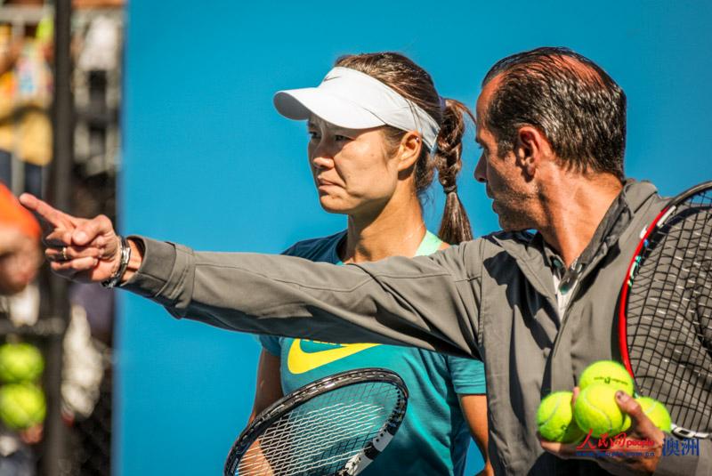 高清：澳網決戰前李娜進行訓練 卡洛斯悉心指導