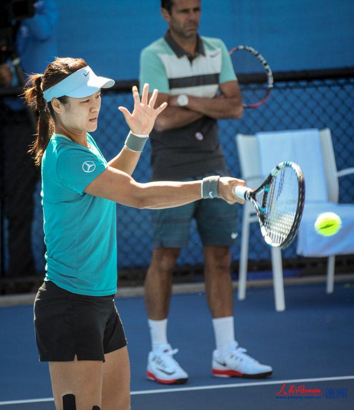 高清：澳網決戰前李娜進行訓練 卡洛斯悉心指導