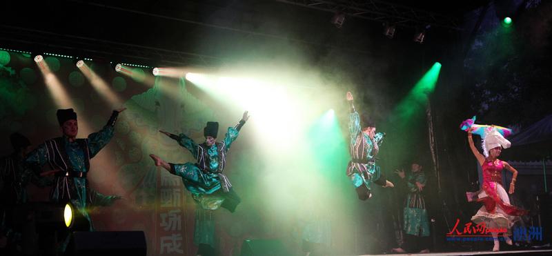 精彩的舞蹈表演贏得臺下熱烈掌聲（攝影 馬小龍）