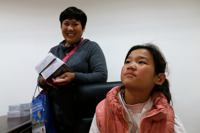 澳人工耳蝸之父與天籟列車一同義診聽障患者