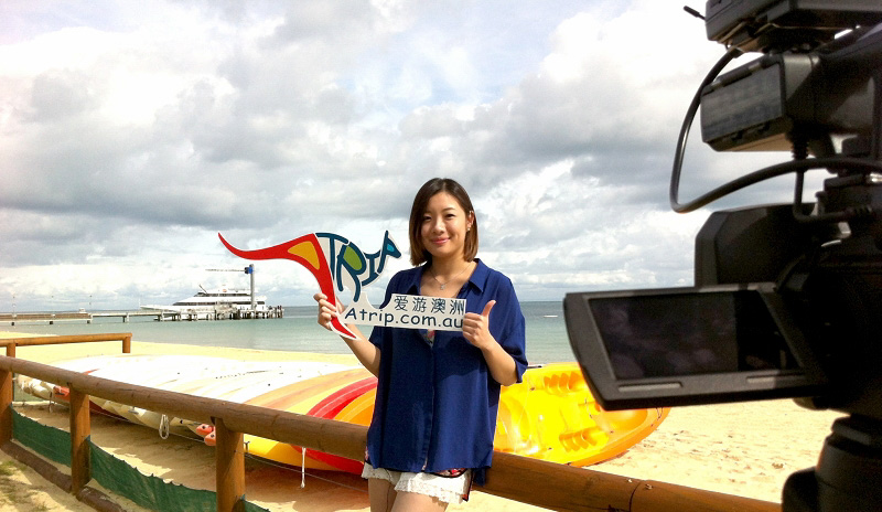 在海豚島上，常會遇到各路節目攝制組在取景拍攝。（攝影 馬小龍）