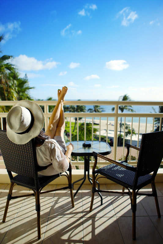 玩累了，坐在酒店陽臺上眺望無邊美景，也是絕好的放松和享受。（攝影 馬小龍）