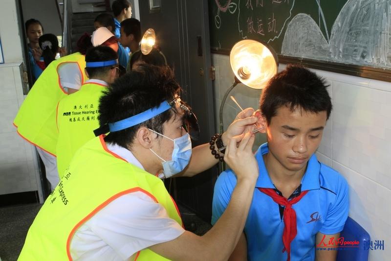 2014年9月，天籟列車駛入重慶捐贈助聽器及儀器（人民網資料圖）