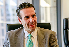 白尚恩 Shaun Bonett現任澳大利亞必思勝集團（Precision Group）首席執行官兼常務董事。必思勝集團主營商業房地產的投資、開發、經營以及配套的金融業務。近20年的開拓進取，使得該集團取得了驕人的業績，白尚恩亦成為了澳大利亞商業地產投資領域內的專家。
在澳大利亞知名財經媒體“每周商業評論”（BUSINESS REVIEW WEEKLY)發布的2014年度富豪榜上，其以3.75億澳幣的身家位居第130位。