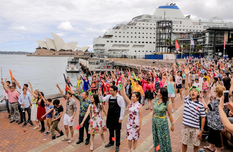 央視網絡春晚登陸悉尼海港，快閃喜迎羊年新春（攝影 李一鳴）
