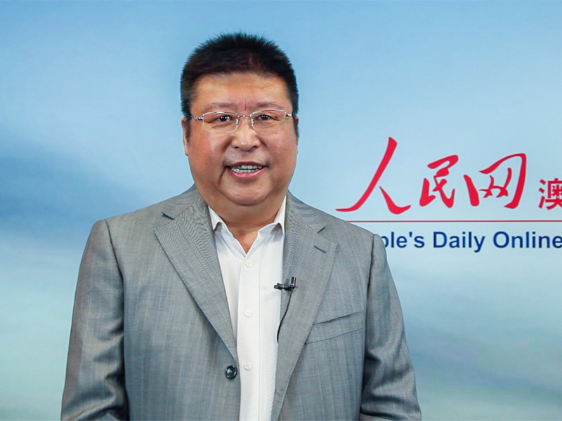 澳大利亞國際文化產業協會會長楊志唯通過人民網向廣大網友拜年