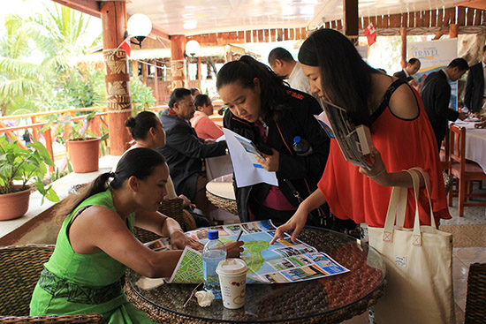 旅游企業代表與湯加當地旅游業人士進行面對面交流（攝影 盛楚宜）
