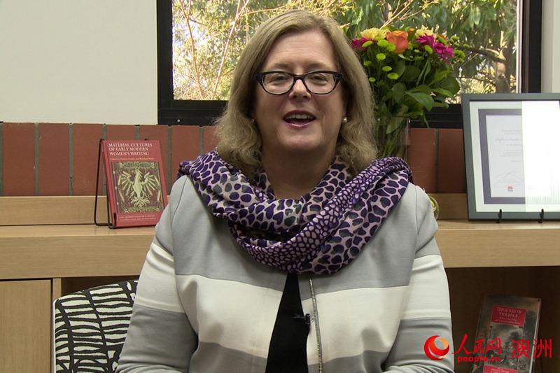 紐卡斯爾校長卡洛琳·麥克米倫通過人民網向廣大網友拜年