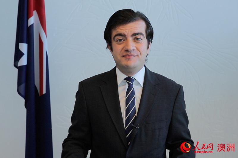 澳大利亞聯邦國會議員山姆?鄧森通過人民網向廣大網友拜年