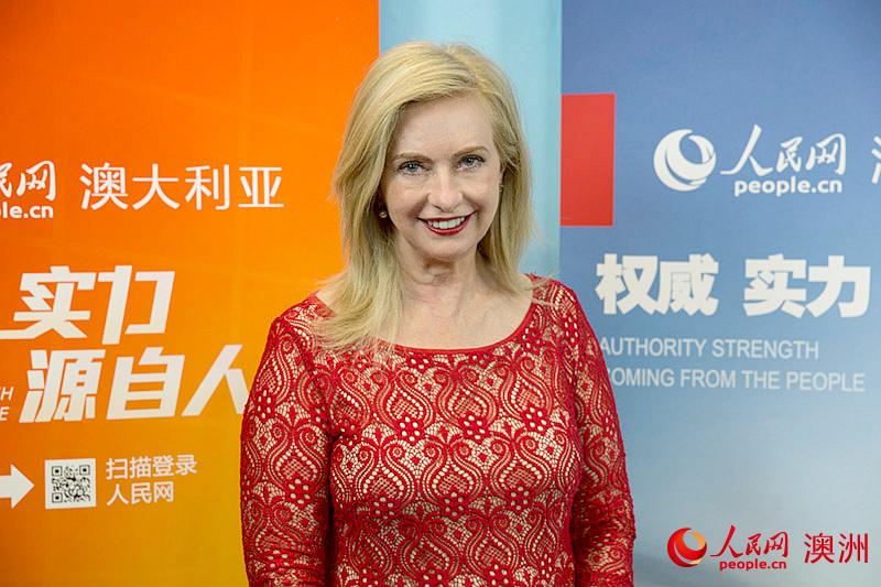 澳大利亞兒童醫療研究所戰略伙伴關系主任維珍妮亞?賈奇通過人民網向廣大網友拜年