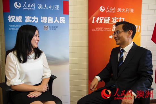 中國駐阿德萊德總領事饒宏偉接受人民網采訪(攝影 賀吉)