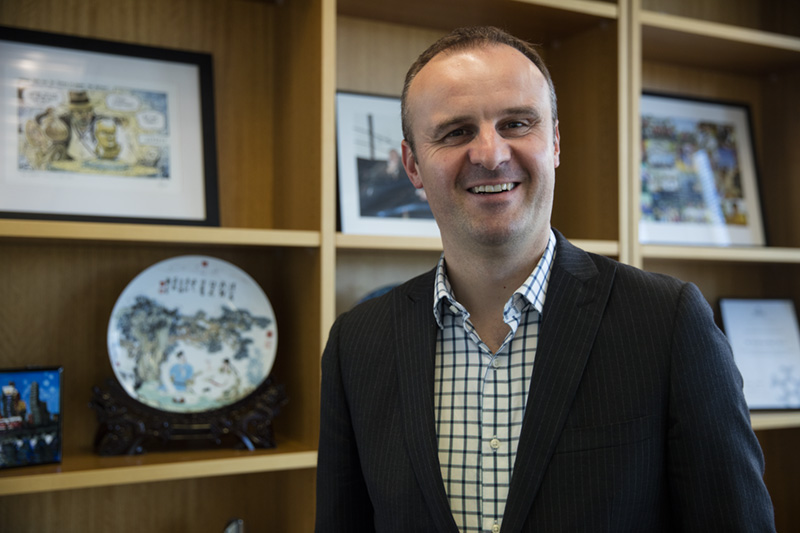 澳大利亞首都領地首席廳長安德魯?巴爾通過人民網向廣大網友拜年