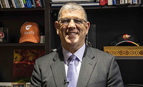 澳新南威爾士州多元文化廳長約翰?阿賈卡