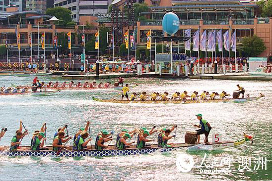 數千名澳大利亞民眾賽龍舟歡度中國農歷新年