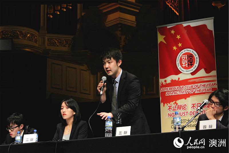 最佳辯手悉尼大學隊三辯孫廣集在進行攻辯（攝影 盛楚宜）