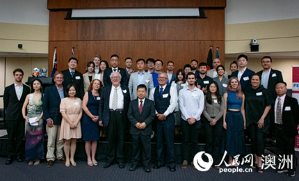 2024“當考拉遇見熊貓”中澳友好微視頻大賽啟動“當考拉遇見熊貓”中澳友好微視頻大賽自創辦以來，已成功舉辦七屆。為慶祝這一重要里程碑，并進一步推動中澳文化交流與合作，此次特別推出往屆選手分享會活動，共同“回望”微視頻大賽走過的歷程，并見證今年第八屆大賽的啟動。