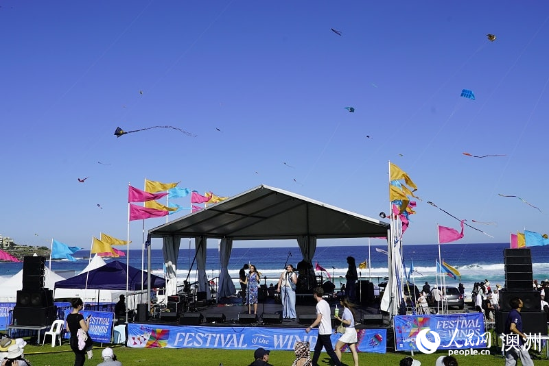 風箏節現場的文藝演出（攝影 石想）