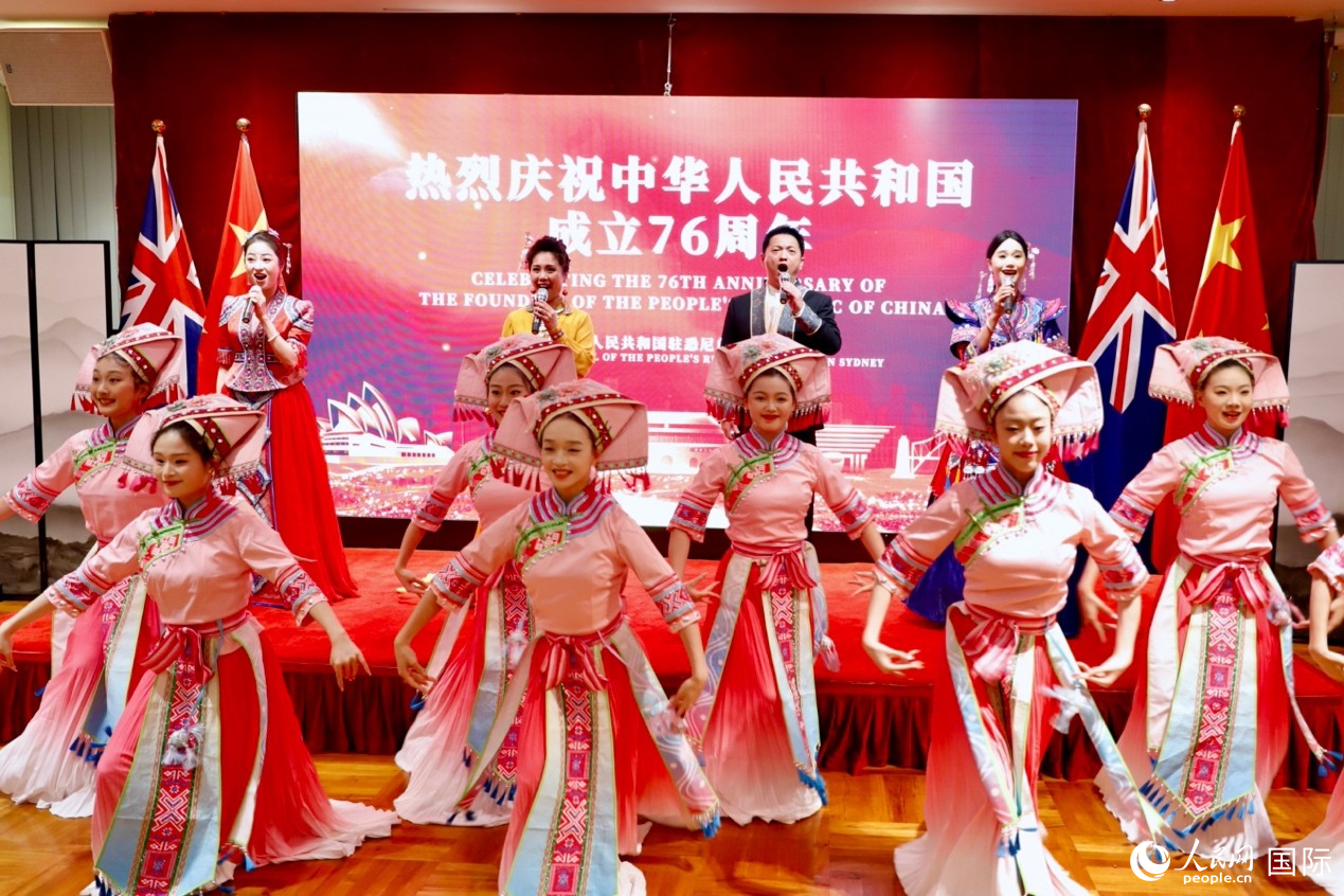 招待會現場表演《我愛你，中國》。人民網 劉美鷺攝