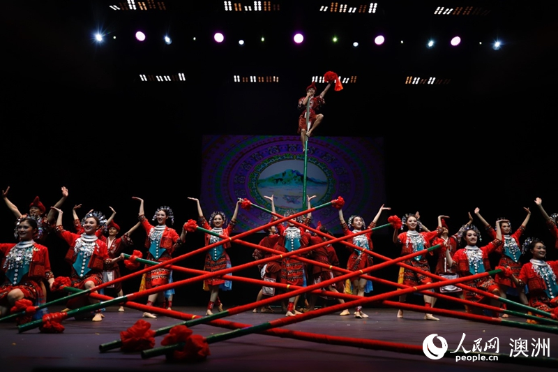 舞蹈詩《黎族家園》選段《大跳柴》表演現場（攝影 劉美鷺）