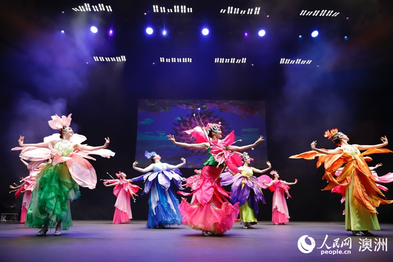 歌舞表演《愛在海之南》（攝影 劉美鷺）